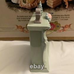 Grandeur Noel Porcelain Christmas Scene 2001 Fireplace Replacement Part Only